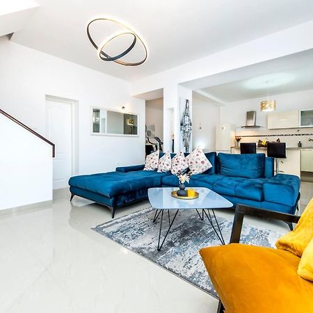 Lea'S Apartment โรวีน ภายนอก รูปภาพ