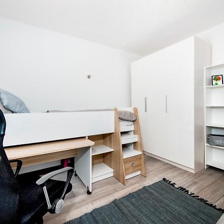 Lea'S Apartment โรวีน ภายนอก รูปภาพ