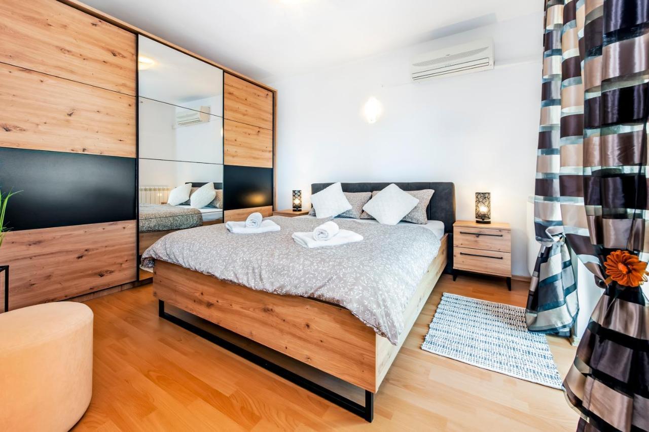 Lea'S Apartment โรวีน ภายนอก รูปภาพ