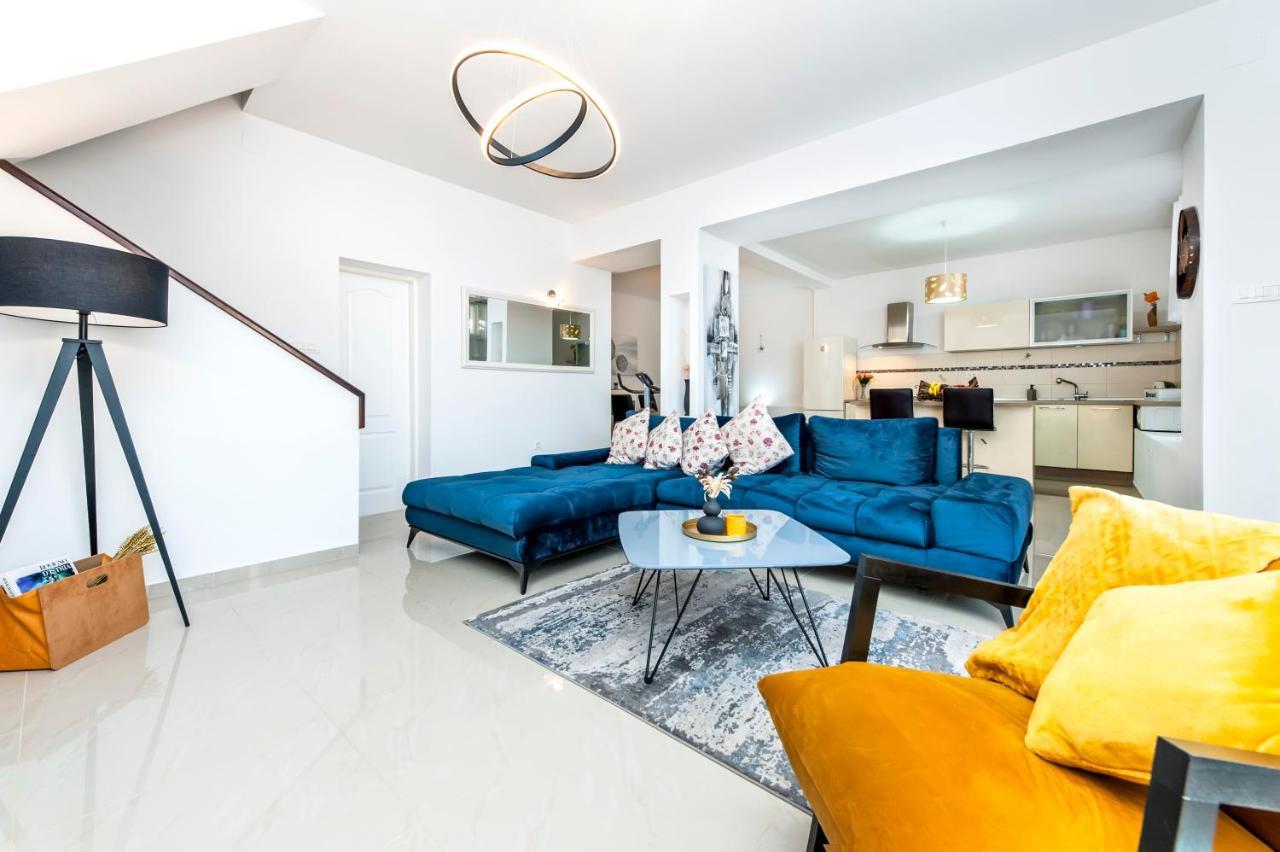 Lea'S Apartment โรวีน ภายนอก รูปภาพ