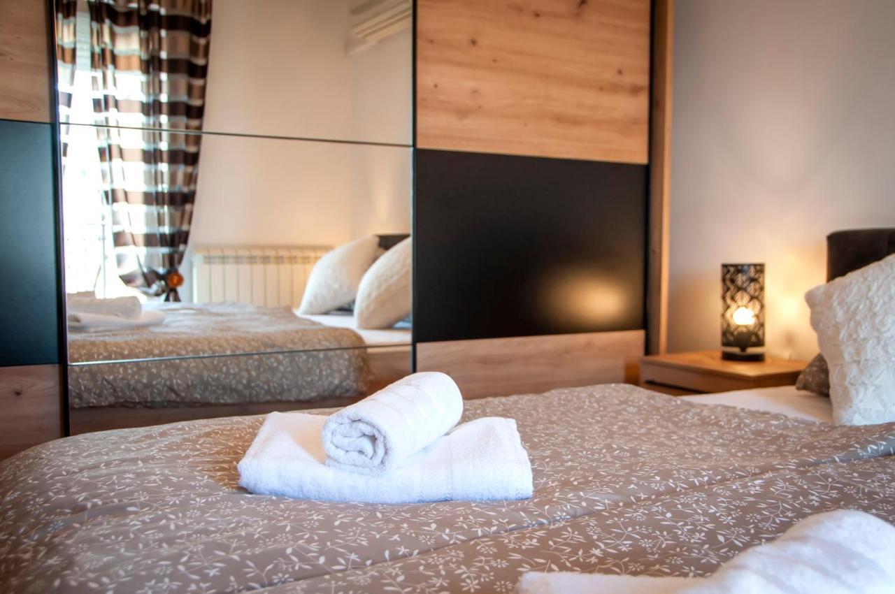 Lea'S Apartment โรวีน ภายนอก รูปภาพ