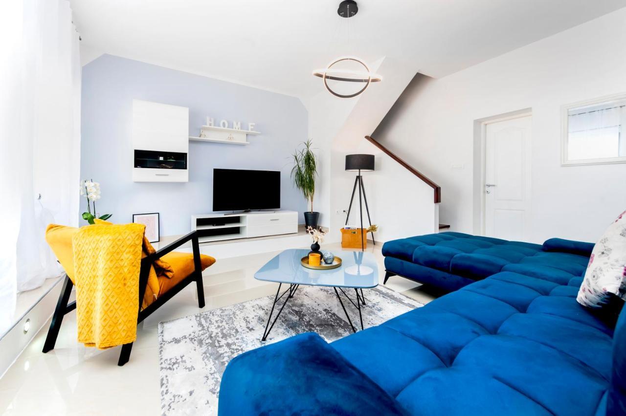 Lea'S Apartment โรวีน ภายนอก รูปภาพ