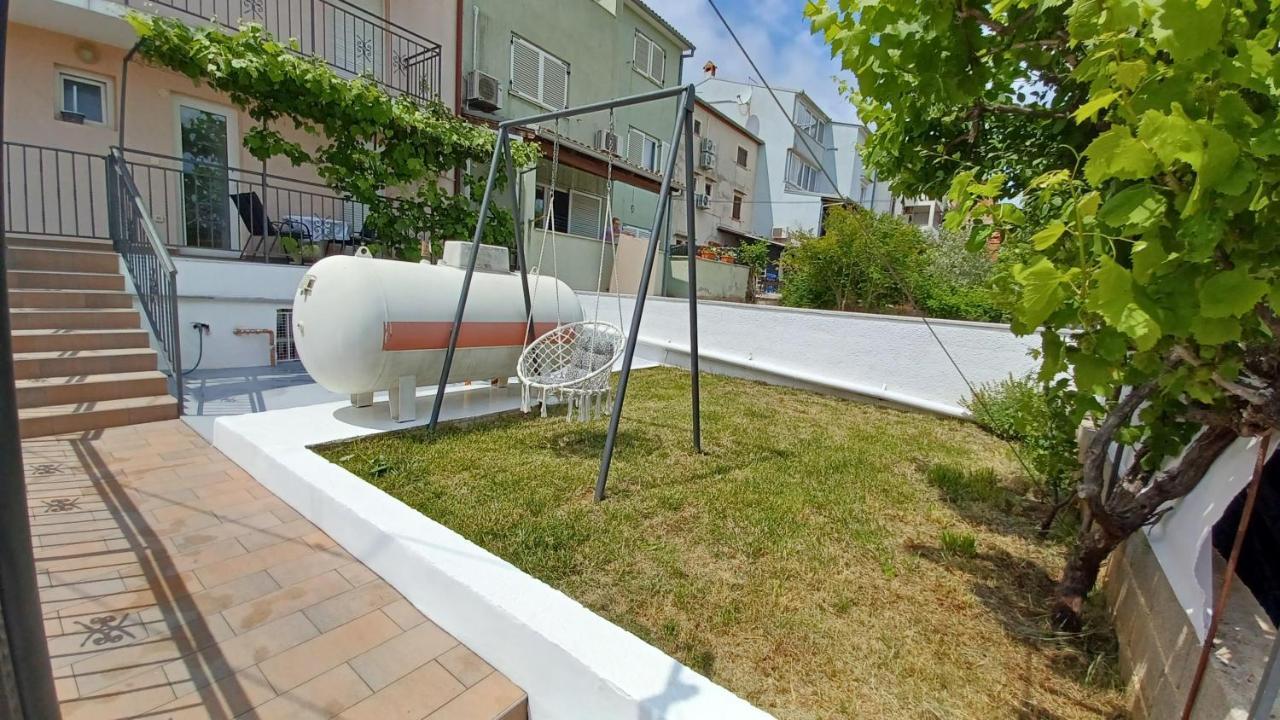 Lea'S Apartment โรวีน ภายนอก รูปภาพ